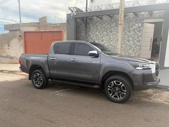 TOYOTA HILUX 2.8 D-4D TURBO DIESEL CD SRX LIMITED 4X4 AUTOMÁTICO